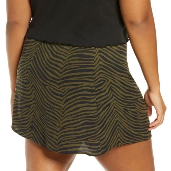 Tiger Print Mini Skirt‎ - Picture 5 of 12